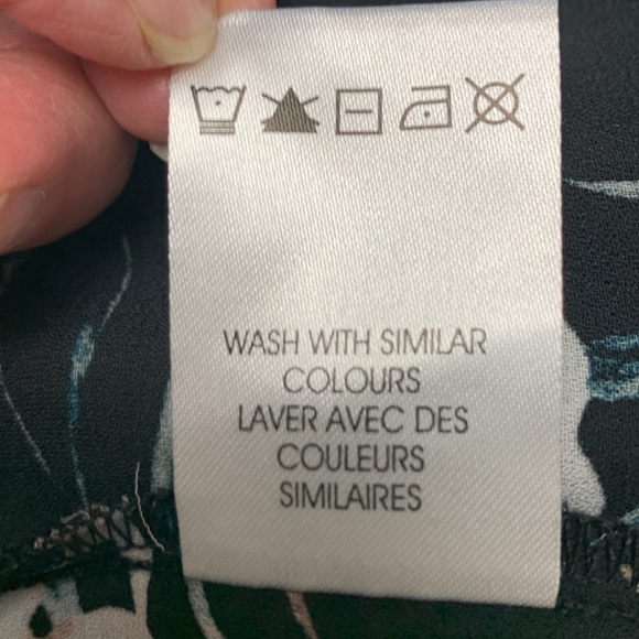 Kismet Office Top, Lightweight, sleeveless, Wrinkle Free, Button Up w Placket - Picture 9 of 9